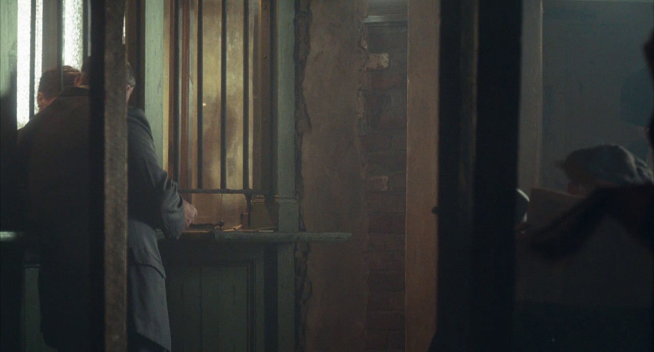 Peaky Blinders S02 Episode -02 (2014) (Hindi + English) Dual Audio Web Series BluRay HEVC 1080p ESub.mkv.0002